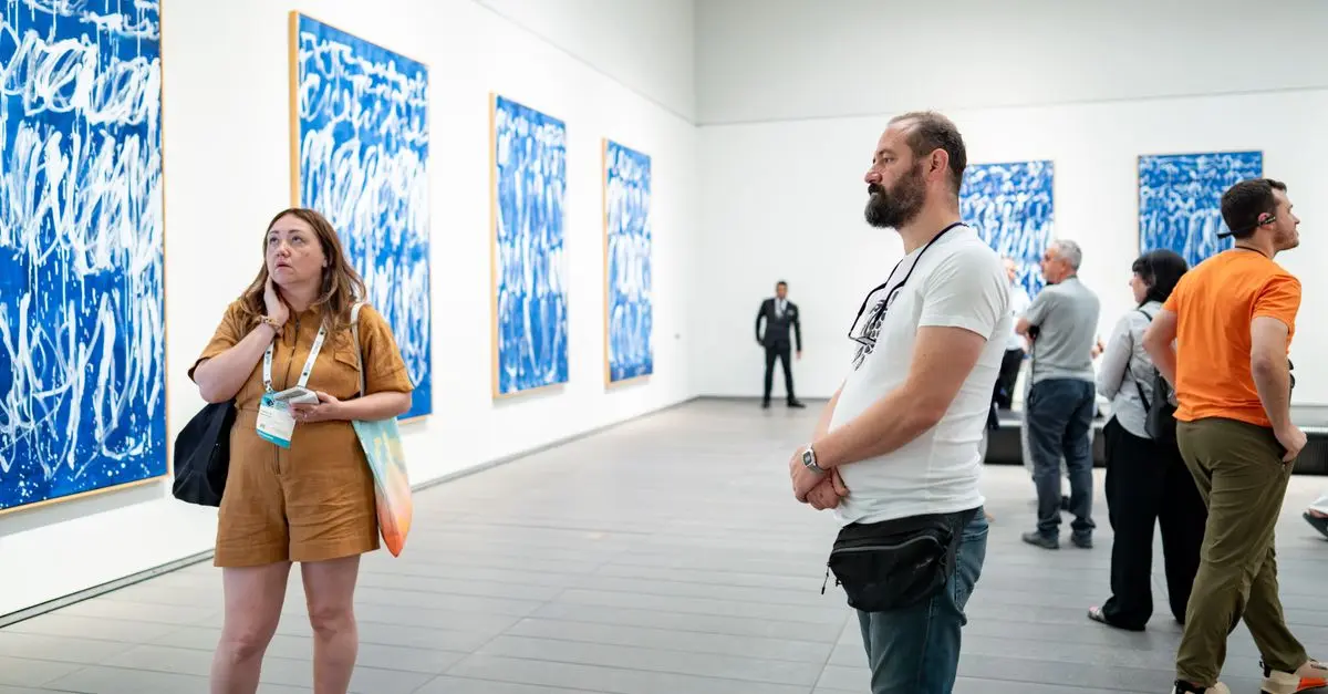 L'Impact des Critiques Culturelles sur l'Art Contemporain