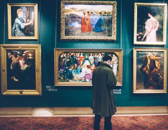 Les Critiques Culturelles au Service de l'Art : Une Exploration