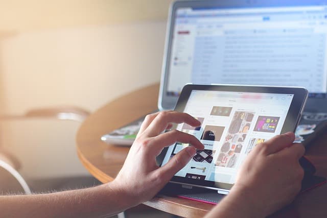 Comment la Critique Culturelle Évolue avec les Nouvelles Technologies