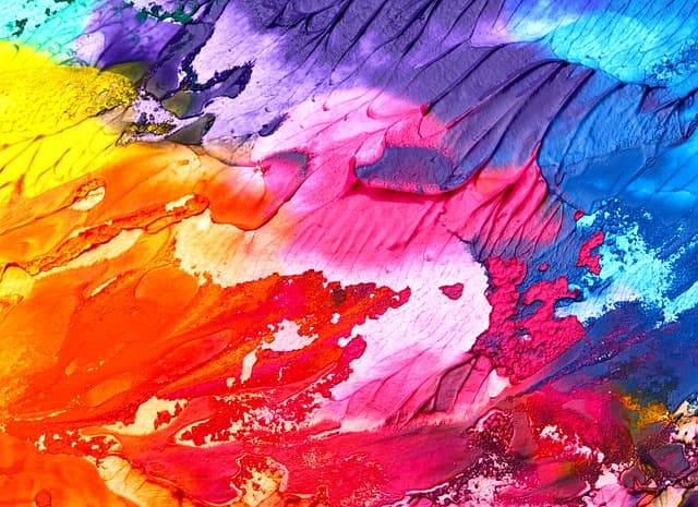 Comment la critique culturelle façonne notre perception artistique